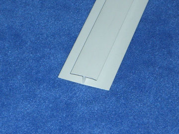 5m m o conector laminado 8m m del moldeado del ajuste del PVC hecho juego con los paneles del PVC