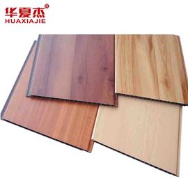 El techo del PVC perfila el modelo de madera de la teja de los paneles de pared de UPVC para el techo de la cocina
