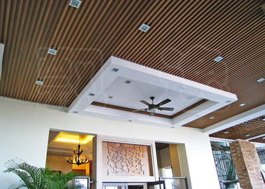Los paneles de techo compuestos plásticos de madera suspendidos para la oficina/el hotel