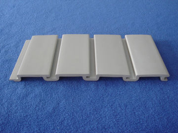 Los paneles de color topo del PVC Slatwall del lavadero, exhibición del tablero del listón del PVC