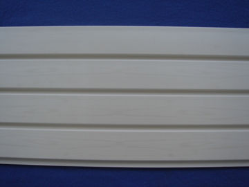 Los paneles de rejilla del panel del PVC Slatwall del plástico/blancos de pared para el almacenamiento del sótano