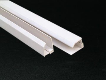 Blanco celular de la laminación del ajuste del PVC del casquillo de extremo del PVC modificado para requisitos particulares
