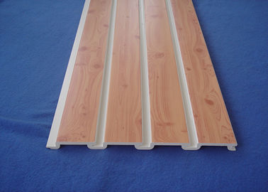 Los paneles del PVC Slatwall para los paneles de pared plásticos del almacenamiento de los estantes