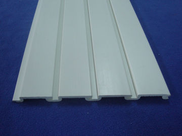 El PVC de gama alta Slatwall del plástico artesona almacenamiento de la herramienta con los ganchos de la pared del listón