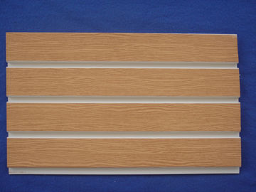 Los paneles de exhibición celulares lisos del PVC Slatwall del grano de madera con tiempo de la larga vida