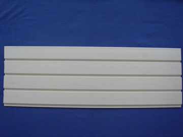 El plástico de madera blanco del panel del PVC Slatwall del ISO/madera ranuró el tablero de la pared
