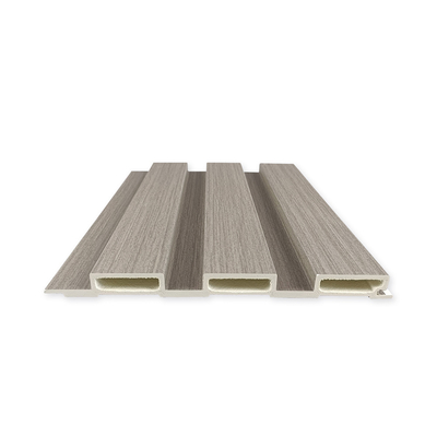 Buen precio El panel de pared acanalado a prueba de agua de Wpc laminó el color de madera para interior interior en línea