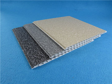 Buen precio Los paneles de pared de la prenda impermeable del PVC/el panel de techo sellados calientes 250 * 5m m 25 años de garantía en línea