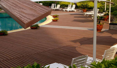 Buen precio Decking compuesto del piso WPC con el polvo del PVC del 70% y el polvo de bambú del 30% en línea