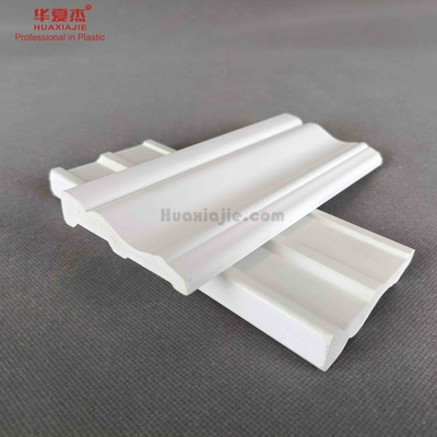 Buen precio Puertas interiores de la prenda impermeable del PVC del ajuste de la decoración blanca del moldeado para el sitio en línea