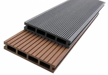 Buen precio tableros de cubierta compuestos huecos compuestos del Decking 140m m WPC de los 2.9m 148m m WPC antirresbaladizos en línea