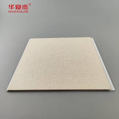 Buen precio Nuevo diseño laminado 250x5mm panel de pared de PVC paneles de techo de grano de madera decoración interior y exterior en línea