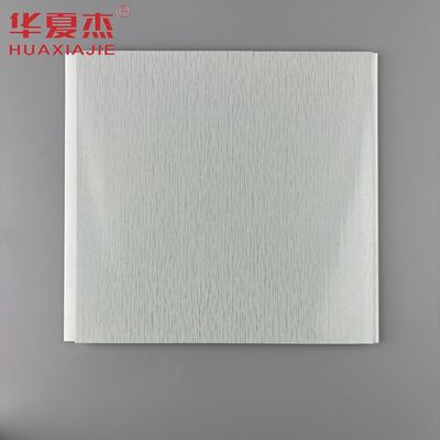 Buen precio Panel de pared de PVC estampado en caliente Tablero base gris con patrón metálico plateado Panel de techo de PVC para decoración de sala de estar en línea