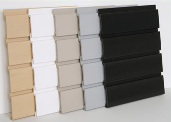 Buen precio 17g / Los paneles lavables del Pvc Slatwall del cm, exhibición del tablero del listón del Pvc para el garaje en línea