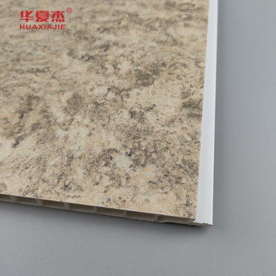 Buen precio Panel de pared de PVC impermeable absorbente de sonido Paneles de techo de PVC en línea