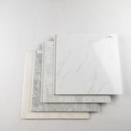 Buen precio Revestimiento/hojas incombustibles de la pared del PVC perforadas para decorativo en línea