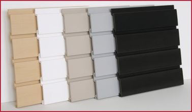Buen precio Los paneles de pared compuestos de madera modificados para requisitos particulares del grano de los paneles de pared del garaje/PVC en línea