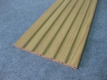Buen precio La puerta plástica Ultravioleta-protectora Extruion del PVC perfila el tablón de la pared de WPC ambiental en línea