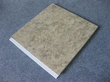 Buen precio El revestimiento de madera decorativo moderno de la pared del Pvc/adorna los planes caseros plásticos en línea