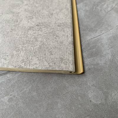 Prenda impermeable plástica laminada moderna del panel de pared de Wpc para la decoración interior