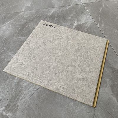 Prenda impermeable plástica laminada moderna del panel de pared de Wpc para la decoración interior
