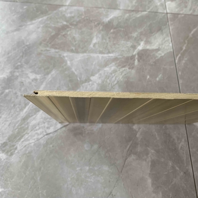 Prenda impermeable plástica laminada moderna del panel de pared de Wpc para la decoración interior