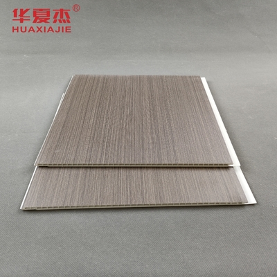Color de madera plástico resistente al calor de los paneles de techo del PVC de la decoración interior