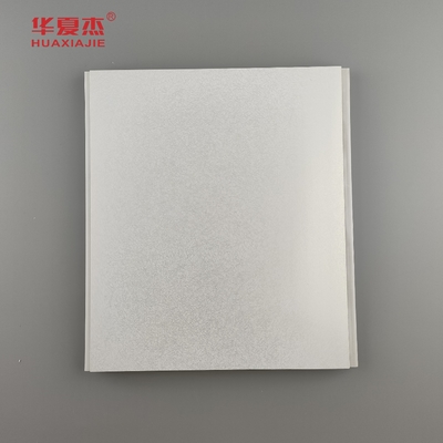 Panel de pared de PVC más vendido Estampado en caliente Línea dorada Panel de PVC panel de techo duradero para decoración de sala de estar