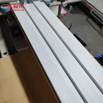 Diseño moderno de simplicidad Panel de pared laminado Wpc para decoración exterior e interior