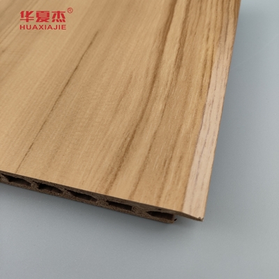 2024 Nuevo diseño Sliver Patrón de lujo / Naturaleza Woodgrain Wpc paneles para decoración de paredes