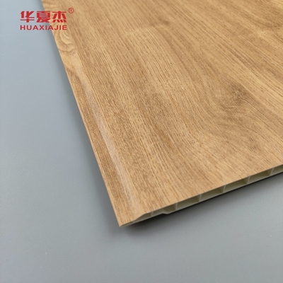 Venta al por mayor de paneles de pared de pvc de granos de madera de naturaleza paneles de techo de pvc antiagravajes para decoración residencial