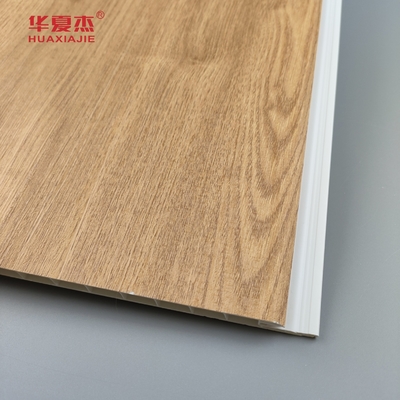 Venta al por mayor de paneles de pared de pvc de granos de madera de naturaleza paneles de techo de pvc antiagravajes para decoración residencial