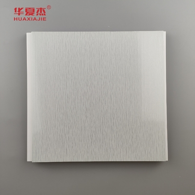 Diseño moderno Color plateado Pvc Techo y panel de pared Humectancia resistente Pared Pvc paneles Decoración de edificios