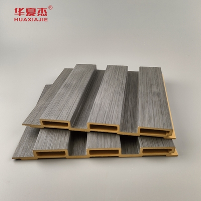 Nuevo producto Panel de pared laminado de madera de grano de Wpc Panel de pared laminado de madera de grano de madera de Wpc Instalar fácilmente decoración de paredes interiores