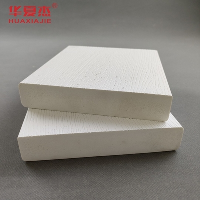 Modelo de madera de PVC plancha de color blanco moldeado de PVC para la decoración de edificios