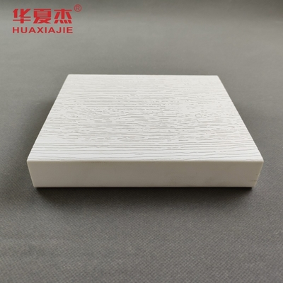 Modelo de madera de PVC plancha de color blanco moldeado de PVC para la decoración de edificios