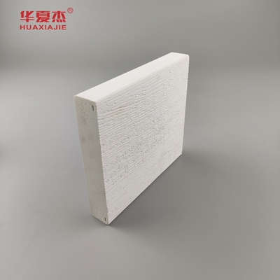 Modelo de madera de PVC plancha de color blanco moldeado de PVC para la decoración de edificios