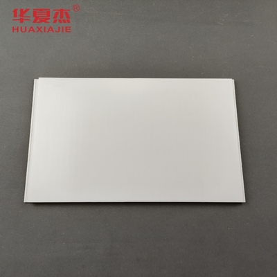 Panel de pared de PVC blanco a prueba de humedad de 250 mm de ancho para un proyecto de renovación de viviendas