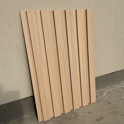 Panel de pared laminado de madera plástica duradera de coextrusión para decoración interior