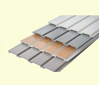 Buen precio El panel de pared competitivo del garaje del vinilo del PVC del precio de WPC Slatwall para el almacenamiento en línea
