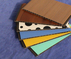 Buen precio Los paneles de techo plásticos laminados del descenso para el balcón 1.5-4kg/Sqm en línea