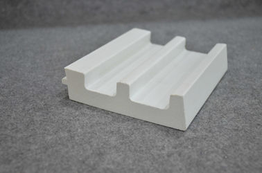 Buen precio El travesaño que moldea del vinilo de la ventana de la puerta del ajuste blanco plástico del PVC perfila Eco amistoso en línea