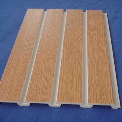 Pvc decorativo del panel de Slatwall del grano de madera natural con los ganchos del metal