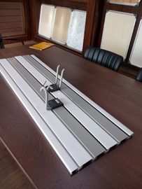 Buen precio Los paneles montados color de la piedra arenisca UPVC Slatwall para el almacenamiento los 2.44m * el 11cm * los 2cm en línea