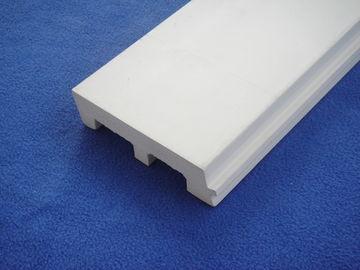 Buen precio Tablero que bordea plástico blanco decorativo, rodapiés resistentes a la polilla del PVC 126m m * 32m m en línea