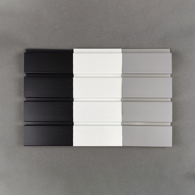 Buen precio El Pvc de alta densidad Slatwall artesona el montaje en la pared para el sitio de vida del estallido en línea