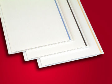 Buen precio Los paneles de techo pulidos blancos del PVC con la línea decorativa, techo del pvc del sitio suben a la decoración en línea
