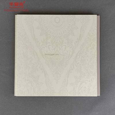 Buen precio Fácil instale el alto panel de techo colorido brillante del Pvc para la decoración en línea
