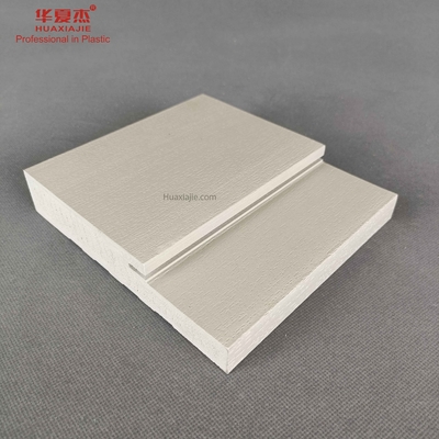 Buen precio Canillera limpiada fácil del marco de puerta de WPC 8 pies para la decoración de la casa en línea