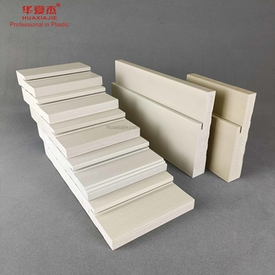 Buen precio Canillera de madera del marco de puerta del PVC WPC del diseño fuera de la viruta de la puerta 53mm*8m m en línea